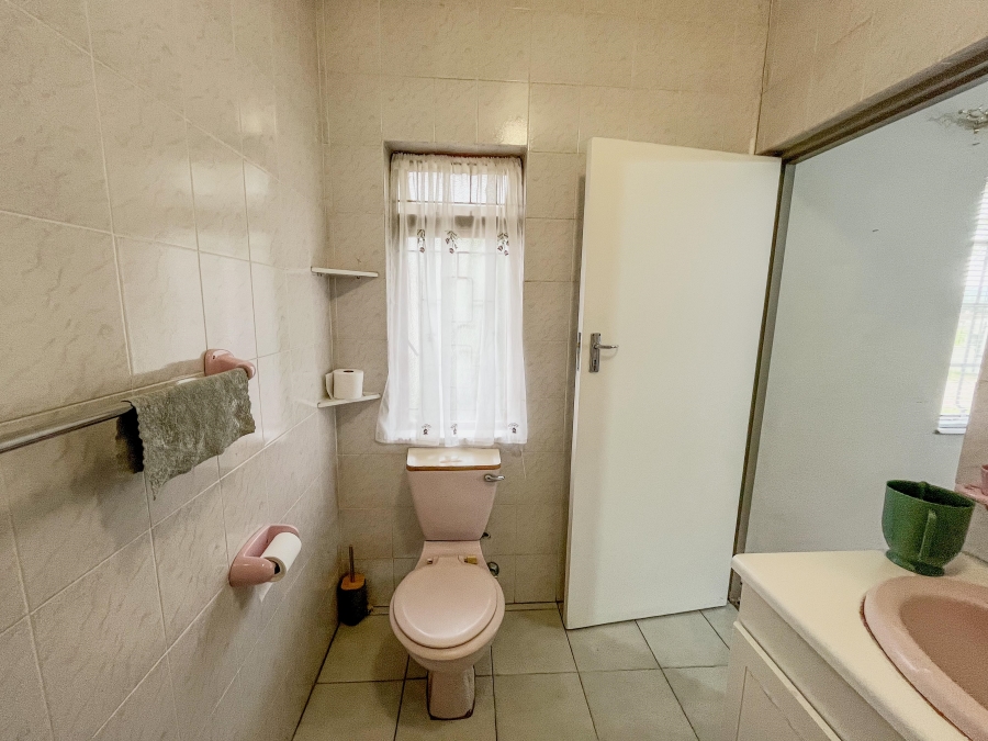 To Let 4 Bedroom Property for Rent in Pinelands Western Cape